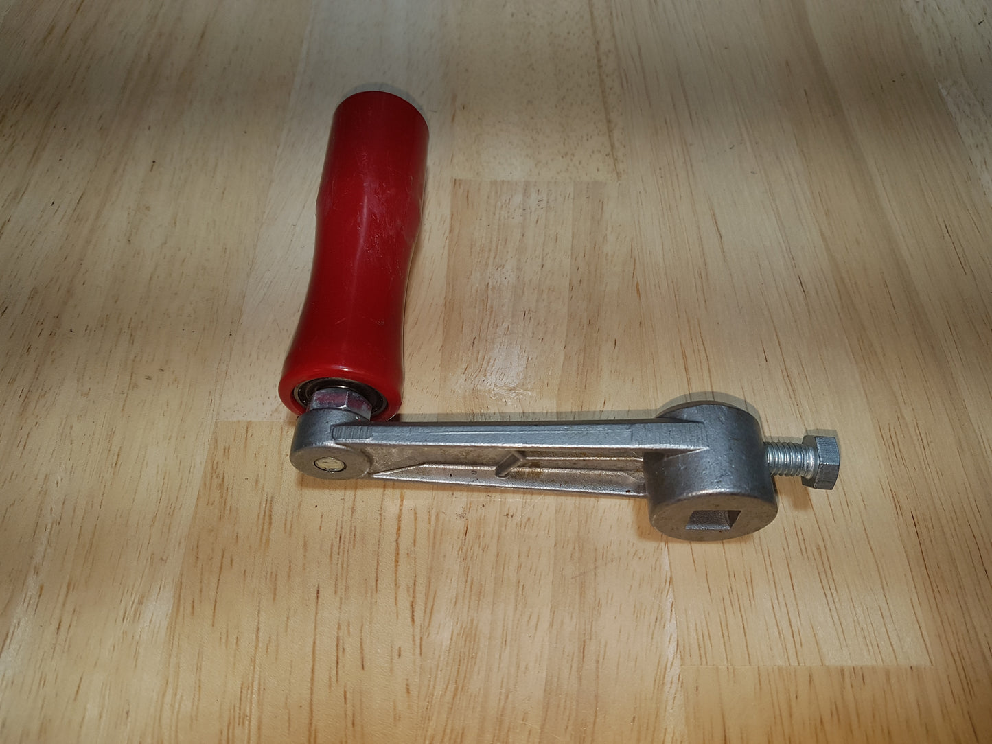 Extractor crank gear and handle