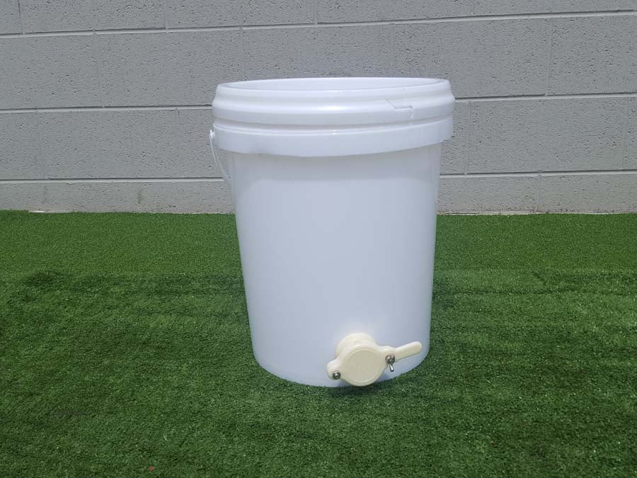 Pail food grade bucket with Honey Gate fitted 20/15/10 Liter